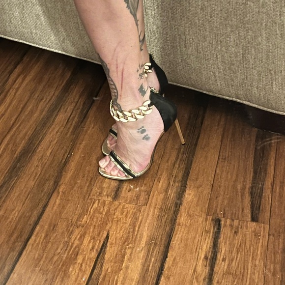 Marciano black and gold heels with cream chain ankle strap… 37/6.5 - Picture 8 of 8